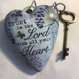 “Trust in the Lord” Standing Accessory